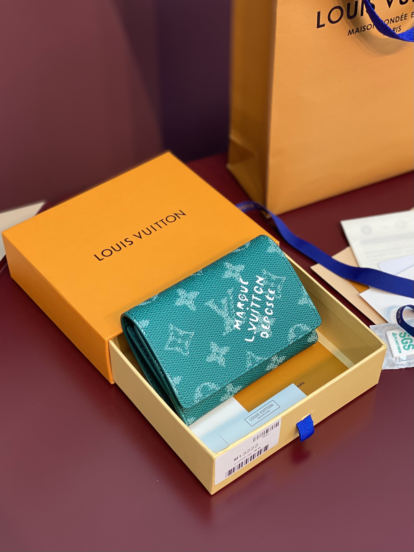 Louis-Vuitton-M13222-Victor-Wallet-Monogram-Heritage-coated-canvas-Greem.jpg