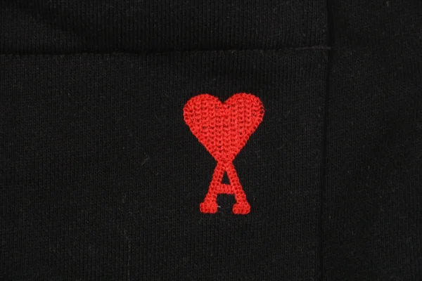 Ami Back Pocket Heart Embroidery Shorts24.jpeg