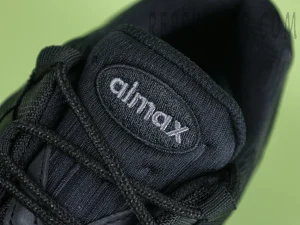 Nike Air Max 95 Essential “Triple Black”9
