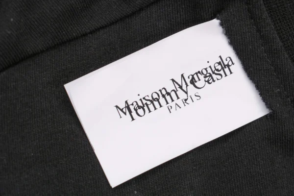 Tommycash x MM6 Collaboration Overlapping Letter Embroidery T-Shirt3.jpg