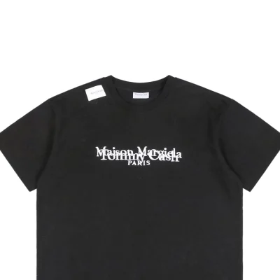 Tommycash x MM6 Collaboration Overlapping Letter Embroidery T-Shirt7.jpg