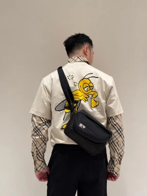 BBry Cartoon Bee Flocked Print T-Shirt-16