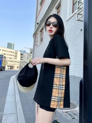 BBry Framed B Logo with Side Check Panel T-Shirt-17