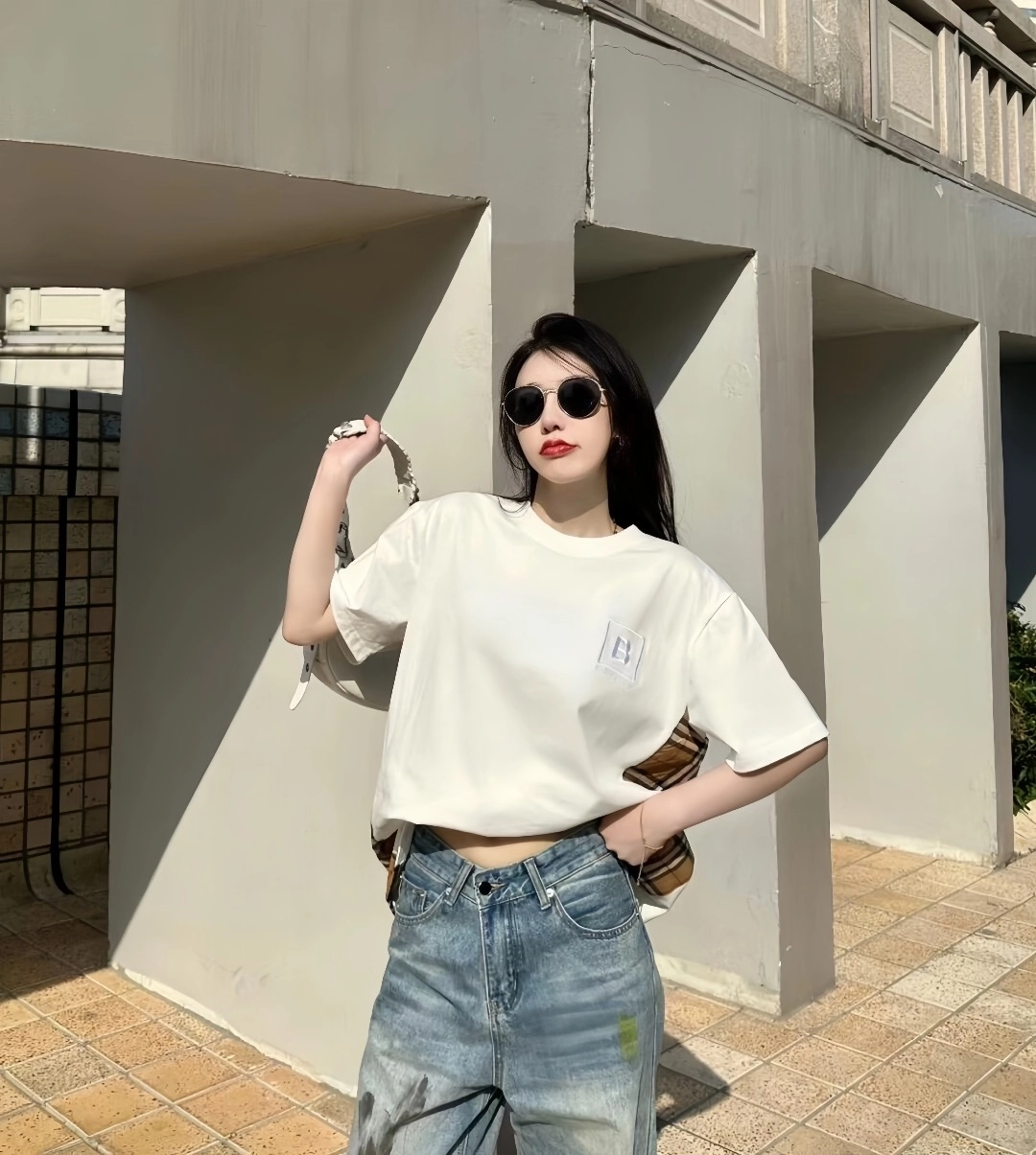 BBry Framed B Logo with Side Check Panel T-Shirt-18