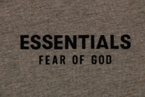 Fear of God Essentials HOLIDAY Silicone Letter Logo Print T-Shirt16.jpeg