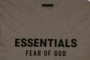 Fear of God Essentials HOLIDAY Silicone Letter Logo Print T-Shirt17.jpeg