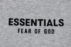 Fear of God Essentials HOLIDAY Silicone Letter Logo Print T-Shirt6.jpeg