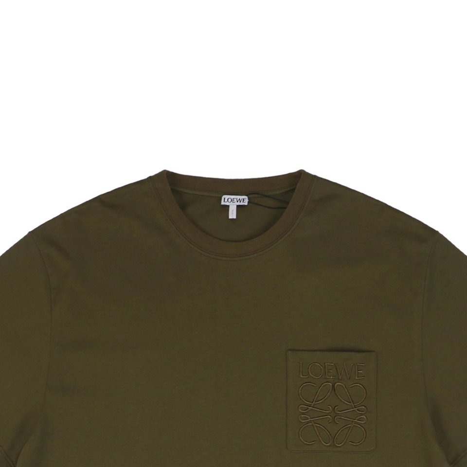 L Pocket Flower Emblem Embroidery T-Shirt1.jpeg