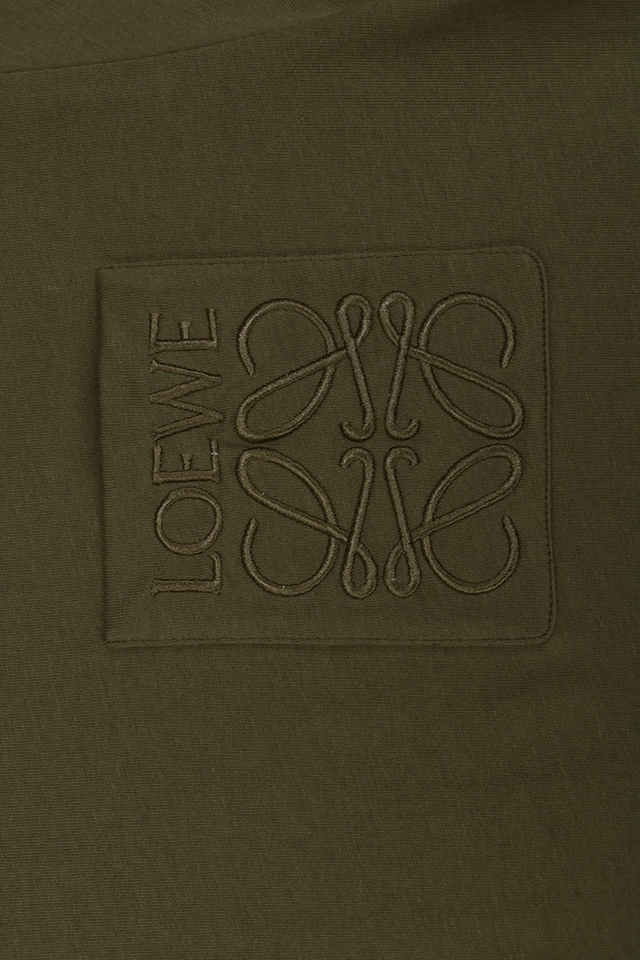 L Pocket Flower Emblem Embroidery T-Shirt6.jpeg