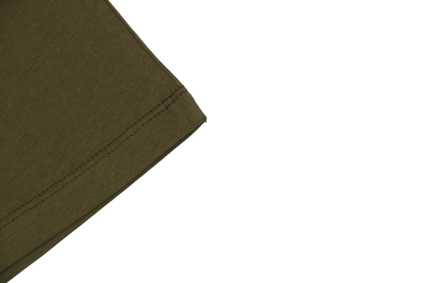 L Pocket Flower Emblem Embroidery T-Shirt9.jpeg