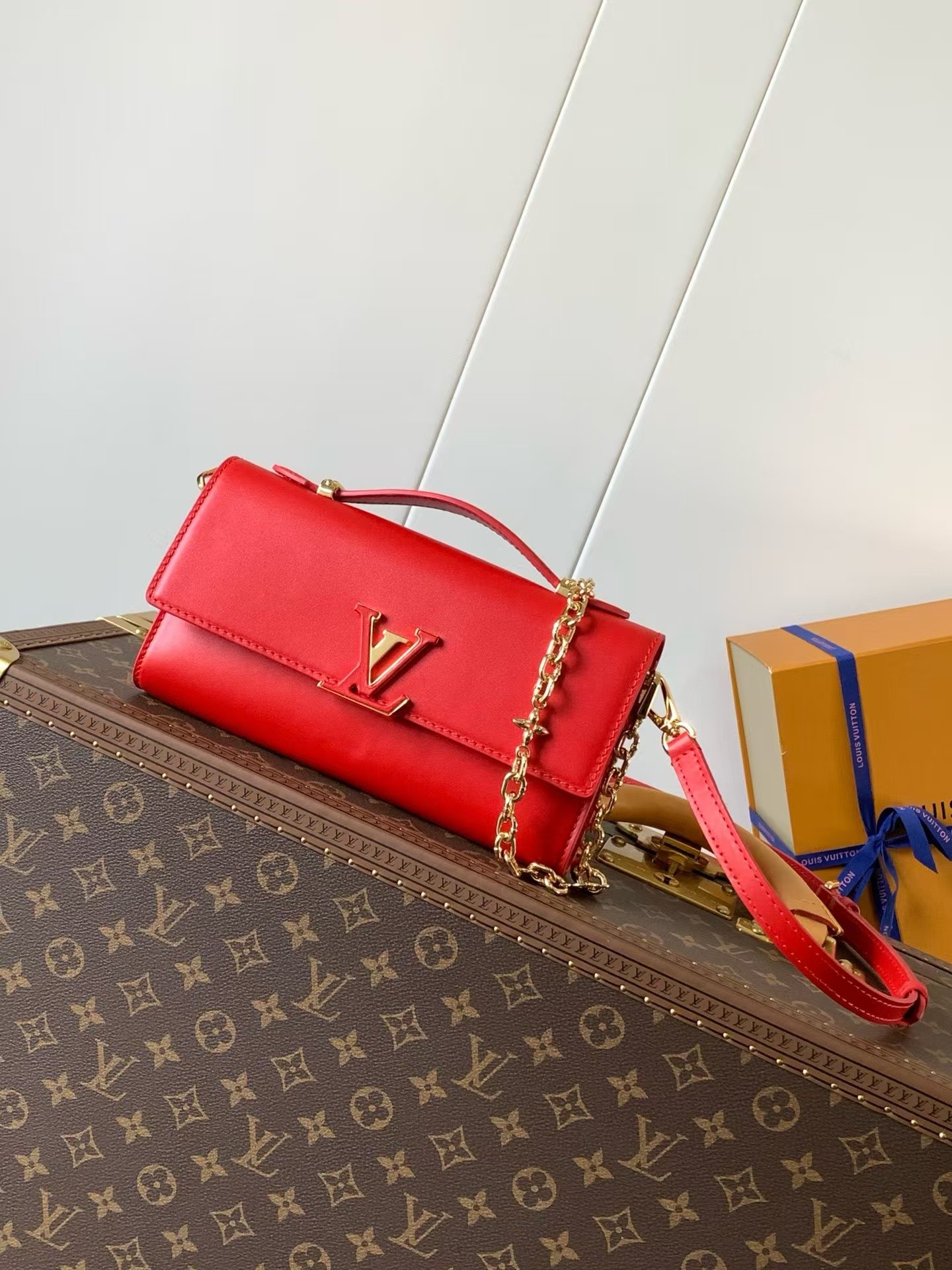 Louis-Vuitton-M12405-Wallet-On-Chain-Capucines-Calf-Leather-Red.jpg