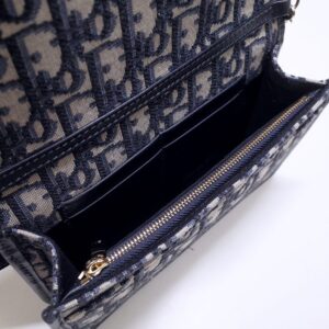 Replica Dior 30 Montaigne Pouch - authentic-look luxury purse replica