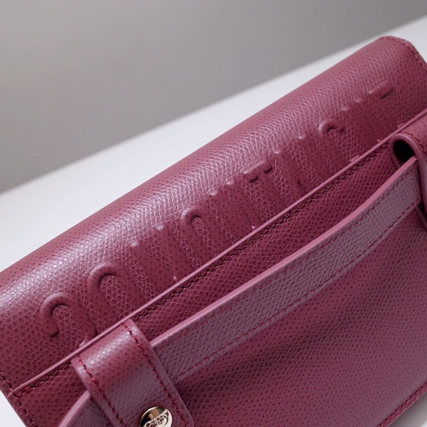 Replica Dior 30 Montaigne Pouch Red - high-quality designer bag clone