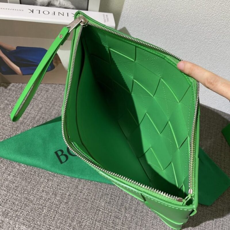 Replica Bottega Veneta Cassette Clutch Green - realistic designer-inspired fake bag