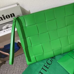 Replica Bottega Veneta Cassette Clutch Green - top-tier luxury replica shoulder bag