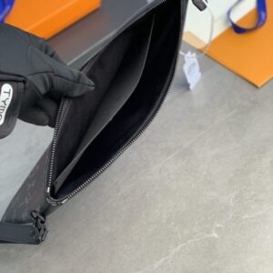 Replica Louis Vuitton To Go Pochette Black - high-accuracy replica luxury purse