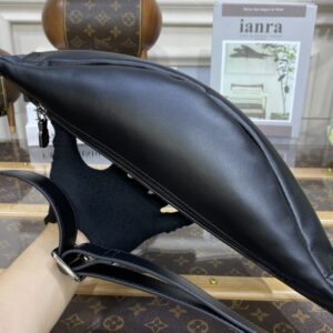 Replica Louis Vuitton Bumbag Discovery Black - ultra-realistic fake designer tote