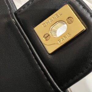 Replica CHANEL Flap V 17cm - premium-grade designer purse dupe