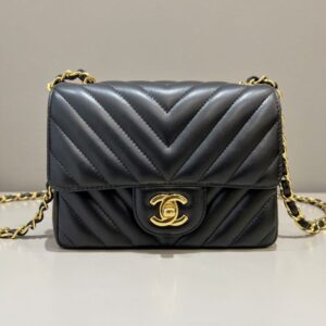 Replica CHANEL Flap V 17cm - realistic designer-inspired fake bag