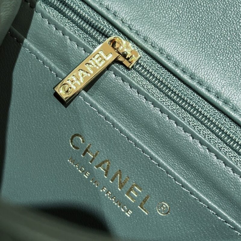 Replica CHANEL Classic Flap 17cm Green - authentic-look luxury purse replica