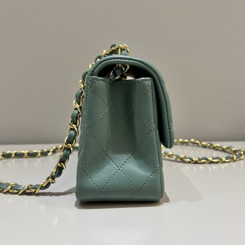 Replica CHANEL Classic Flap 17cm Green - premium-grade designer purse dupe