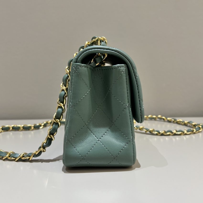 Replica CHANEL Classic Flap 17cm Green - premium-grade designer purse dupe