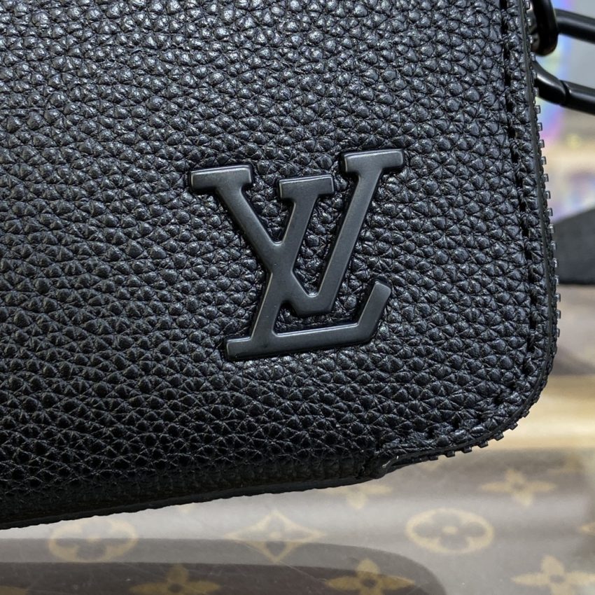 Replica Louis Vuitton Alpha Messenger Black - realistic designer-inspired fake bag