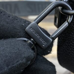 Replica Louis Vuitton Alpha Messenger Black - premium-grade designer purse dupe