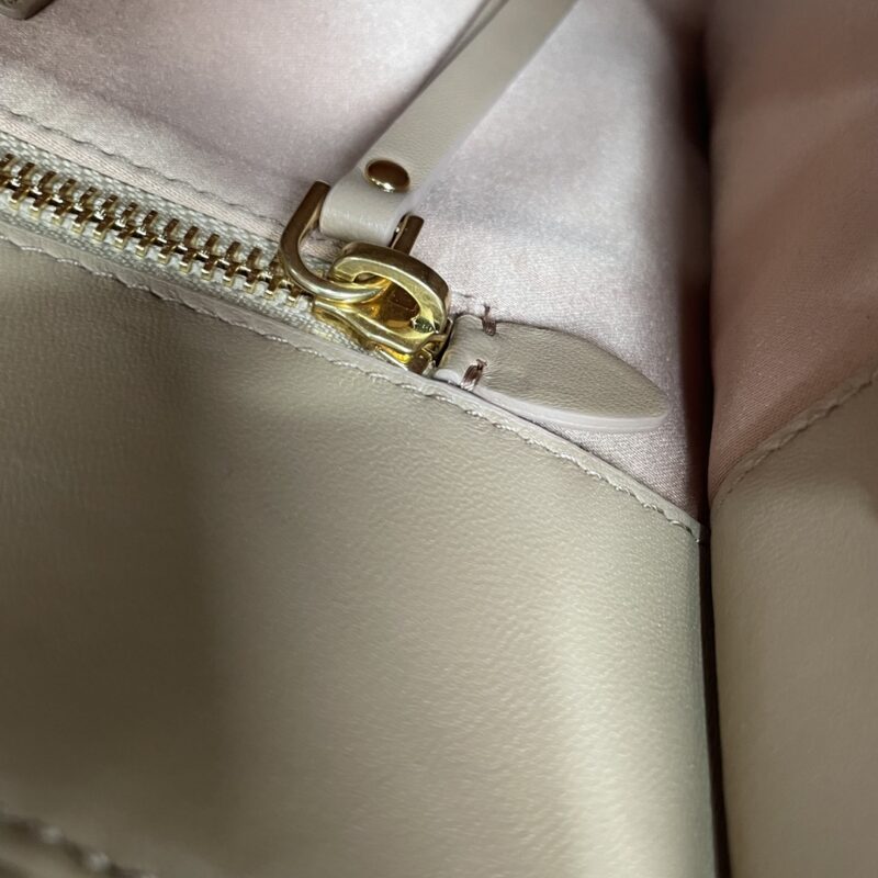Replica Miu Miu Matelassé Tote Beige - near-authentic luxury replica handbag