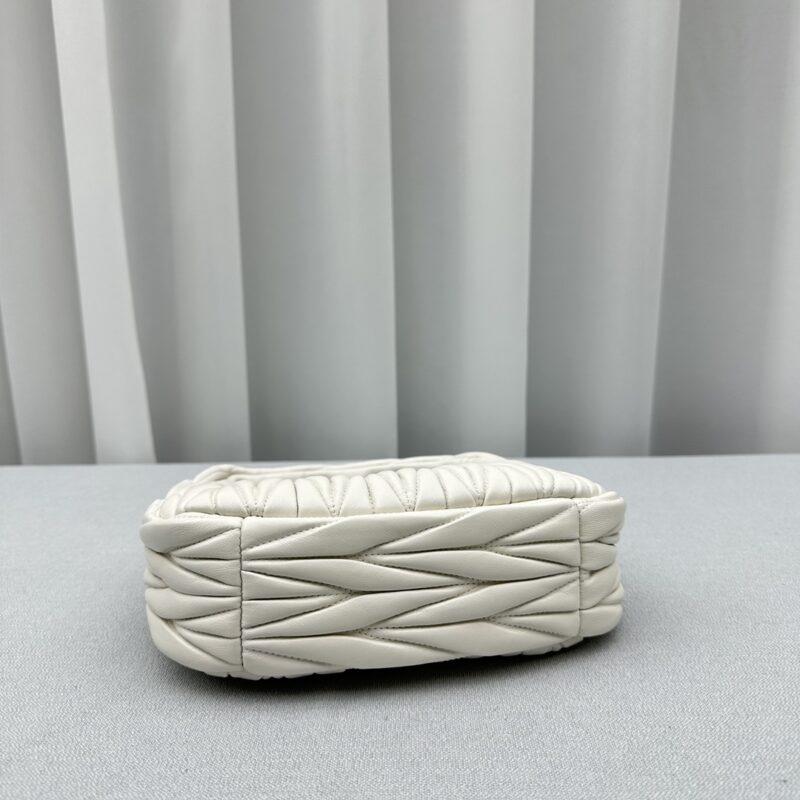 Replica Miu Miu Wander White - premium 1:1 fake handbag model