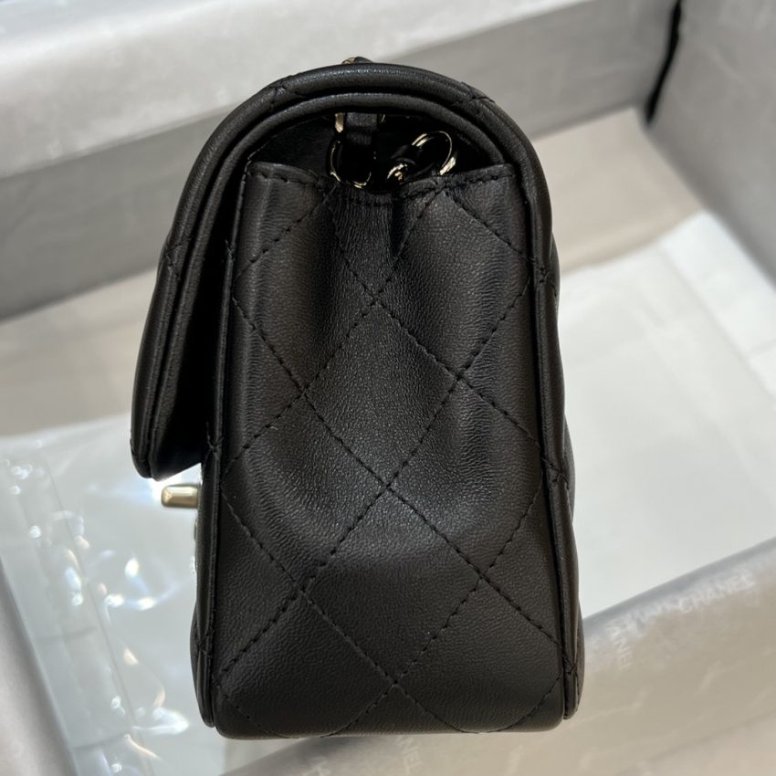 Replica CHANEL Classic Flap 20cm Black - near-authentic luxury replica handbag