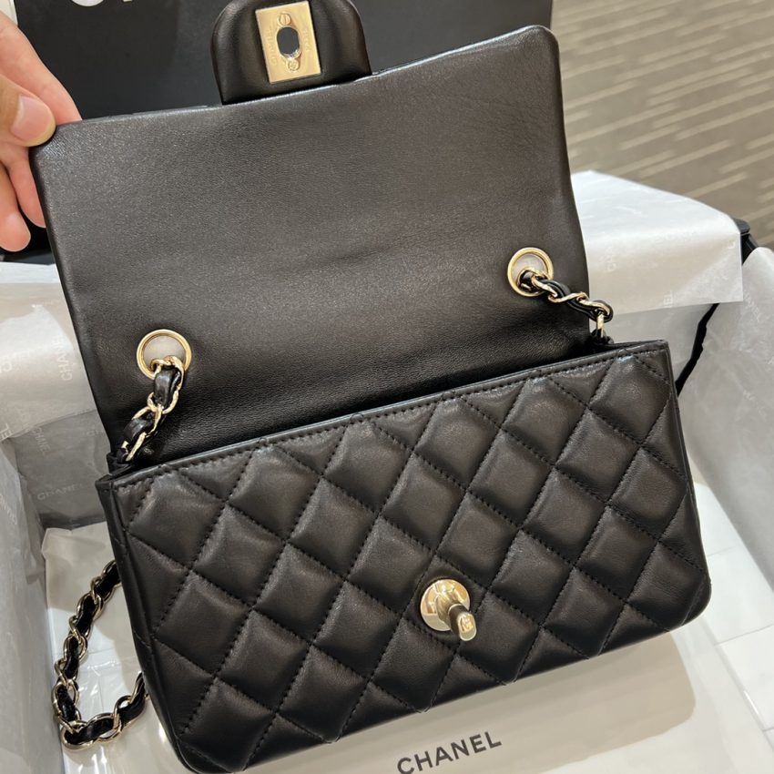 Replica CHANEL Classic Flap 20cm Black - high-quality designer bag clone