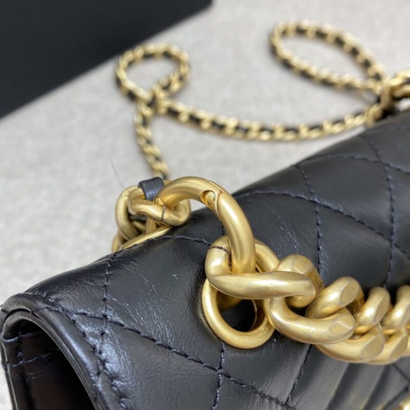 Replica CHANEL 23S Messenger Bag - ultra-realistic fake designer tote