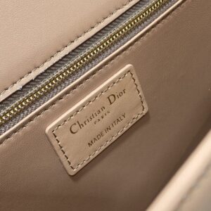 Replica Dior 30 Montaigne Apricot - realistic designer-inspired fake bag