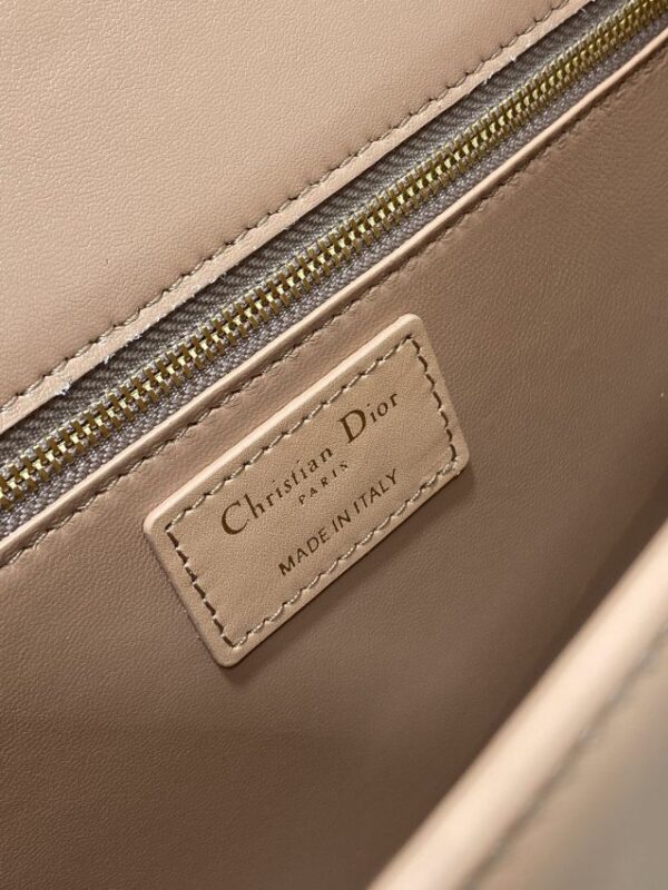 Replica Dior 30 Montaigne Apricot - realistic designer-inspired fake bag