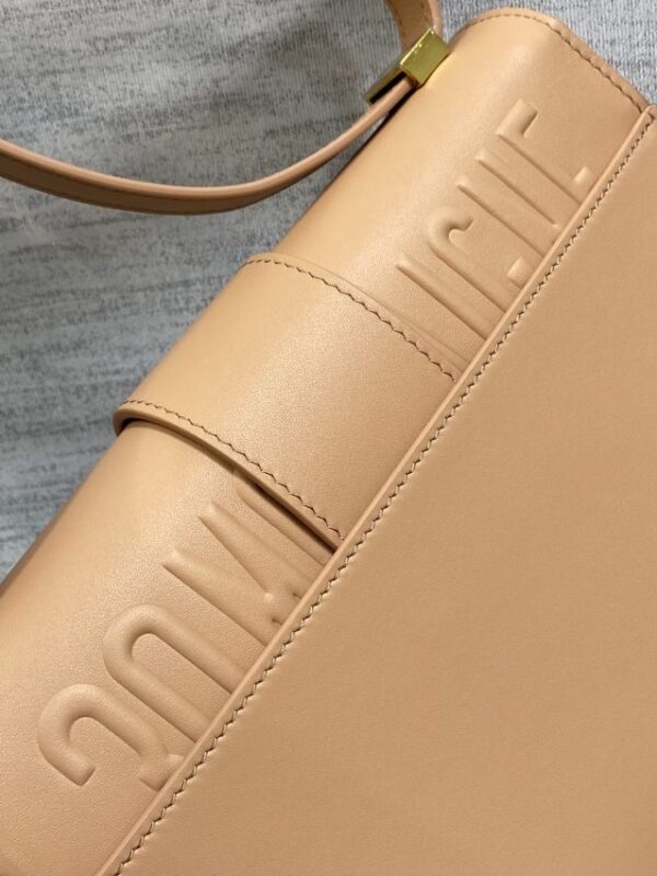 Replica Dior 30 Montaigne Apricot - realistic designer-inspired fake bag