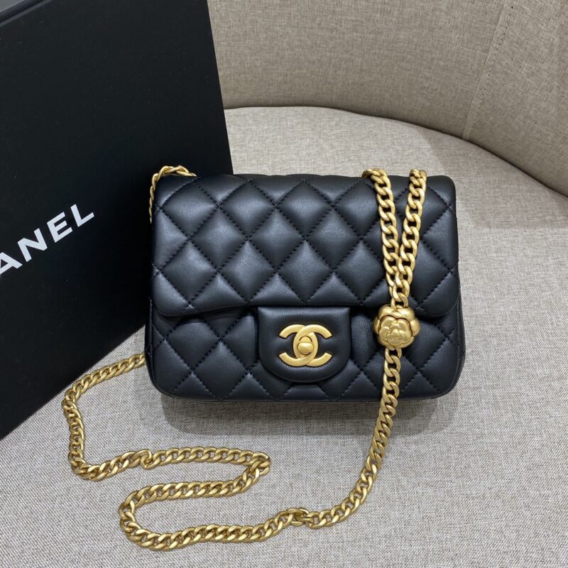 Replica CHANEL Camellia Flap Black - high-end fake designer purse