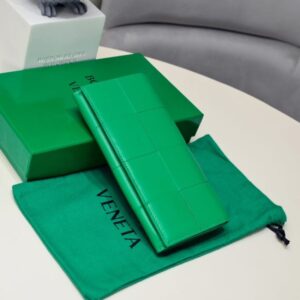 Replica Bottega Veneta Intrecciato Long Wallet - ultra-realistic fake designer tote