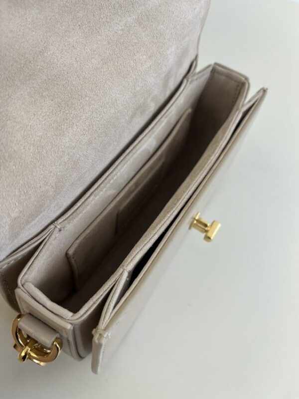 Replica Dior 30 Montaigne Avenue Bag Beige - near-authentic luxury replica handbag