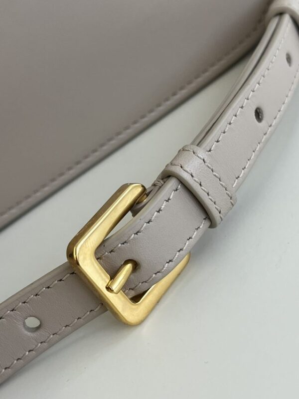 Replica Dior 30 Montaigne Avenue Bag Beige - realistic designer-inspired fake bag