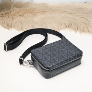 Replica Dior Zipped Pouch Diamond Black - high-accuracy replica luxury purse