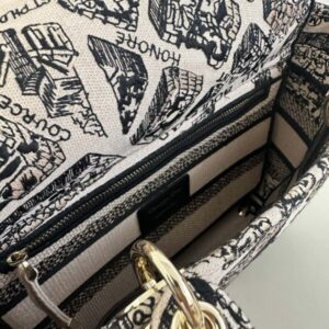 Replica Lady Dior D-Lite Beige Paris - authentic-look luxury purse replica