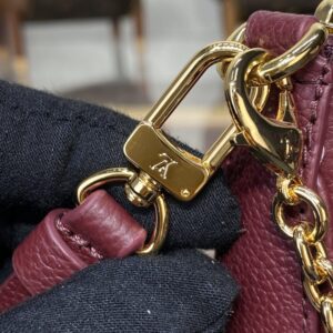 Replica Louis Vuitton Easy Pouch Bordeuax - authentic-look luxury purse replica