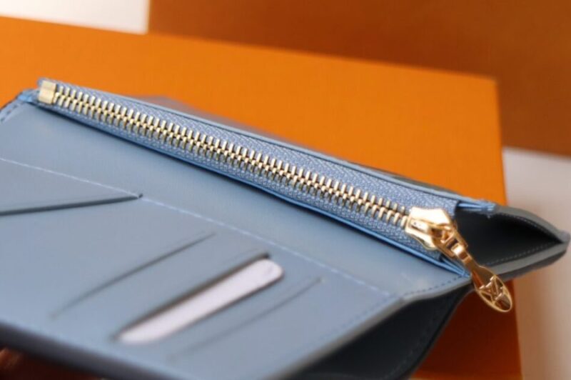 Replica Louis Vuitton Vertical Compact Wallet Beige - ultra-realistic fake designer tote