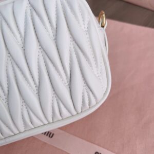 Replica Miu Miu Clutch White - realistic designer-inspired fake bag