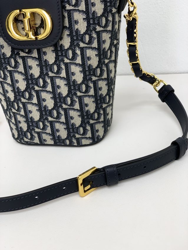Replica Dior 30 Montaigne Amber Chain - ultra-realistic fake designer tote