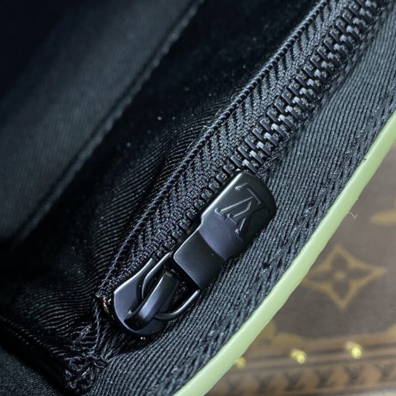 Replica Louis Vuitton Steamer Wearable Wallet - premium 1:1 fake handbag model