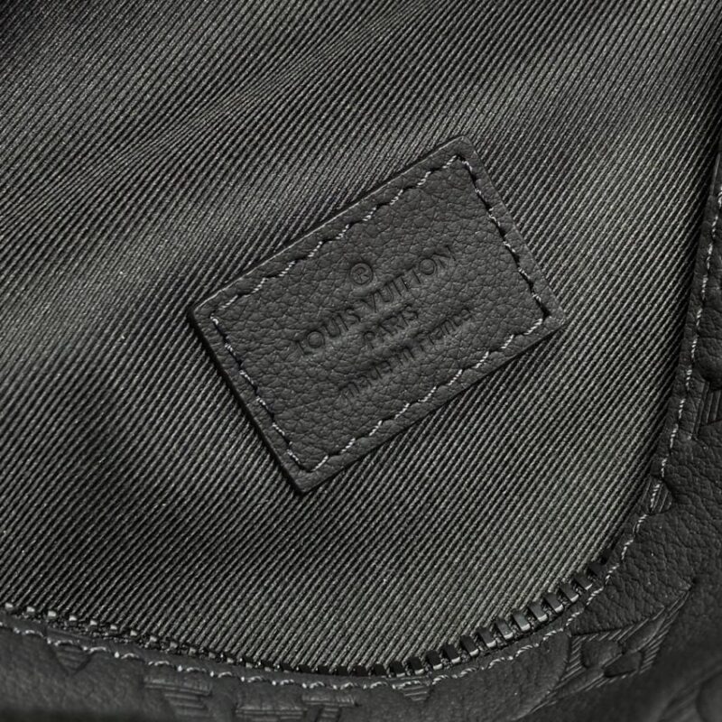 Replica Louis Vuitton Bumbag Discovery Black Canvas - near-authentic luxury replica handbag