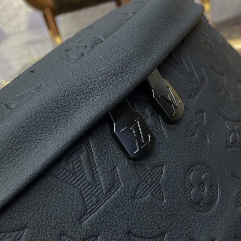Replica Louis Vuitton Bumbag Discovery Black Canvas - top-tier luxury replica shoulder bag