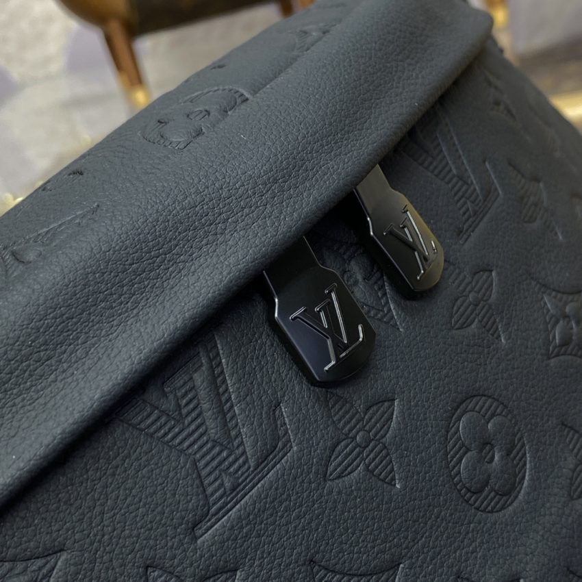 Replica Louis Vuitton Bumbag Discovery Black Canvas - top-tier luxury replica shoulder bag